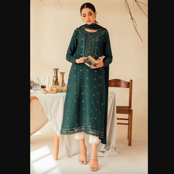 Cross Stitch 2pc Green Khaddar Outfit - S - Picture 1 of 1